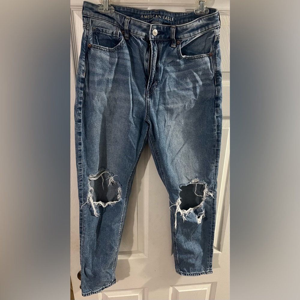 American Eagle Outfitters women’s Relaxed Distressed Denim Jeans
